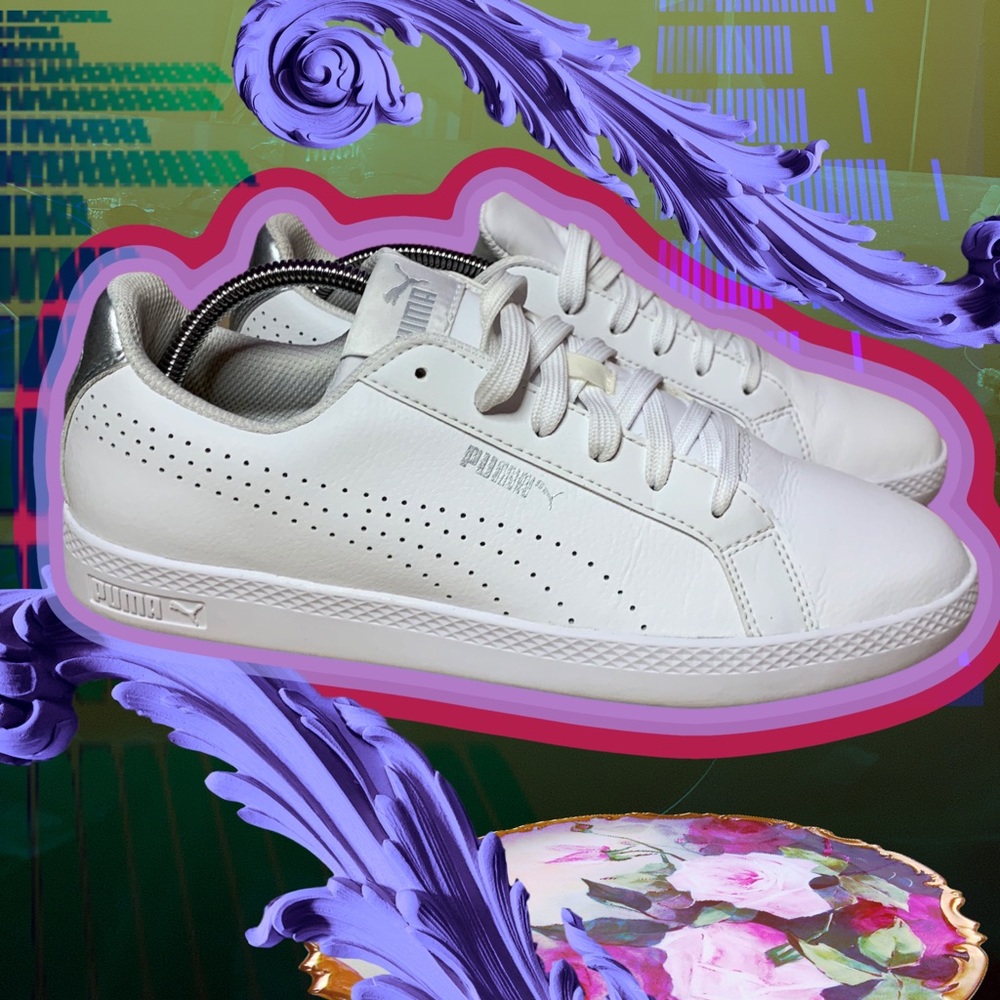 ❣️SOLD❣️White Puma Sneakers